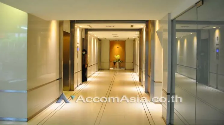 unit Office space For Rent in Ploenchit, Bangkok  near BTS Chitlom (AA13453)